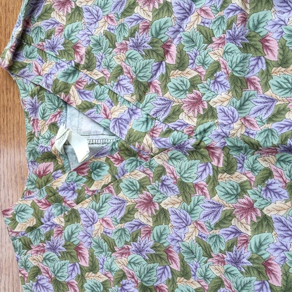 Cotton Club scrub top (leaves) - Picture 3 of 5